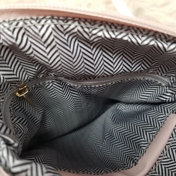 Light pink leather look crossbody bag - Picture 5 of 12